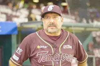 Benjamín Gil es despedido de los Tomateros de Culiacán