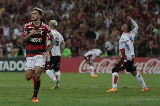 Flamengo domina a Corinthians y sigue en la batalla por el liderato