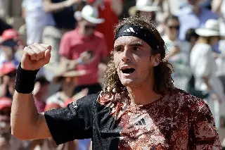 Tsitsipas batalla en su debut en Roland Garros