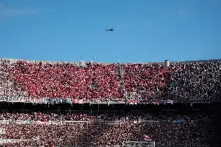 Muere aficionado de River Plate en pleno estadio (VIDEO)