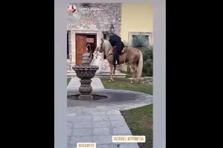 Orbelín se casa a caballo (VIDEO)