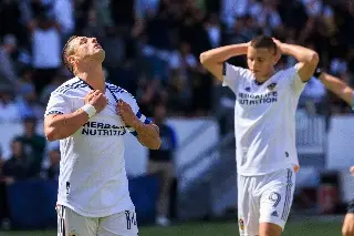 'Chicharito' sufre dolorosa lesión con el Galaxy (VIDEO)