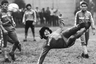 Berlusconi siempre quiso a Maradona para el Milán