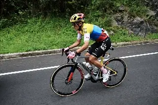 Carapaz involucrado en la primer caída en el Tour de Francia