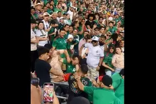 Hasta golpes llegaron en las gradas del juego de México (VIDEO)