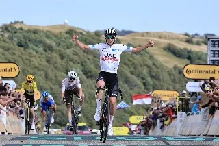 Pogacar gana etapa, Vingegaard se garantiza el Tour de Francia
