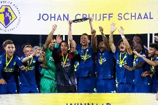 PSV gana Supercopa de Países Bajos a Feyenoord con todo y Santi Giménez