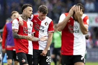Santi Giménez y Feyenoord debutan sin goles en la Eredivisie
