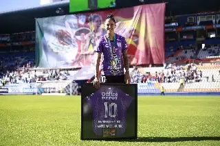 Pachuca realiza emotivo homenaje a Jenni Hermoso