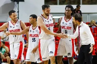 Por esta razón el coach de los Halcones Rojos dejó al equipo para ir al Mundial 
