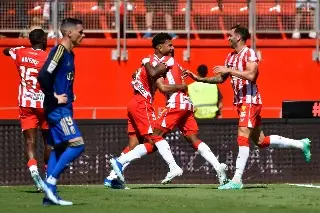 Luis Suárez marca triplete y le da un punto al Almería de César Montes