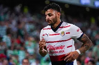 Chivas separa a Alexis Vega y dos jugadores más por indisciplina