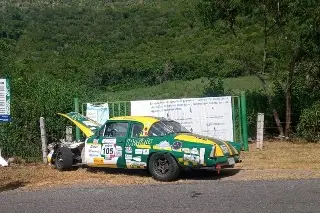 Se accidenta automóvil de la Carrera Panamericana