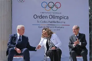Carlos Padilla recibe la Orden Olímpica, máxima distinción que otorga el COI