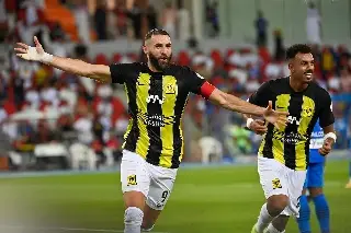 Benzema marca autogol, da asistencia y manda a su club a la próxima ronda de la Champions