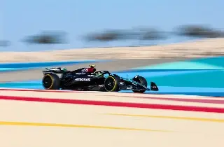 Hamilton domina la segunda práctica libre en Bahréin, 'Checo' Pérez es décimo