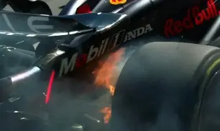 Verstappen abandona el GP de Australia, su auto estaba en llamas (VIDEO)