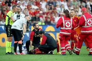 Futbolista de la Roma se desploma en pleno campo y suspenden juego (VIDEO)