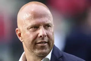 DT del Feyenoord admite que quiere irse a dirigir al Liverpool