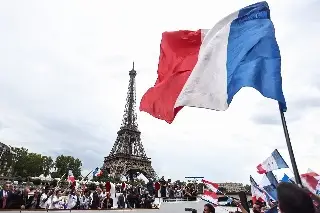 Francia recibe la antorcha de París 2024