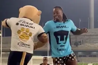 Jugador de la NFL asiste a partido de Pumas y baila 'El ratón vaquero' (VIDEO) 