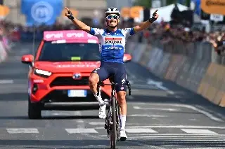 Alaphilippe exhibe poderío en el Giro de Italia