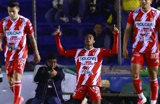 ¡Apuntan alto! Necaxa vence a Querétaro y se acerca al líder América 