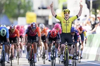 Matthew Brennan gana la primera etapa en línea del Tour de Romandía 2025