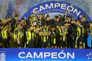 Después de 9 superclásicos sin triunfo, Peñarol se impone a Nacional con título