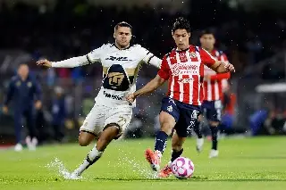 Pumas falla un penal en el último minuto y Chivas gana en Ciudad Universitaria 
