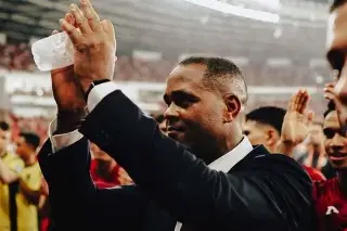 Despiden a Patrick Kluivert en Indonesia, solo dirigió ¡8 partidos!