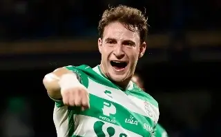 Santos aprovecha y vence a un triste León 
