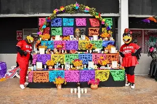 El Águila de Veracruz rinde homenaje a leyendas en Día de Muertos