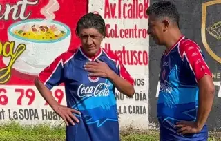 Jorge Comas reaparece jugando con la playera de los Tiburones Rojos (FOTO)