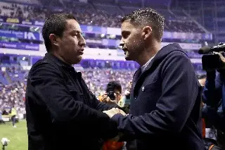 Efraín Juárez amenaza con inhabilitar a jugador de Cruz Azul