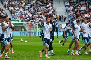 Más de 20 mil personas se reúnen para ver a Messi y Argentina entrenar (VIDEO)