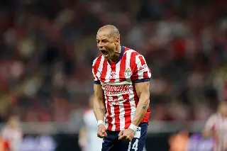 Oficial: 'Chicharito' se va de las Chivas