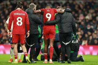 ¡Impensable! Alexander Isak se lesiona tras anotar gol con el Liverpool (VIDEO)