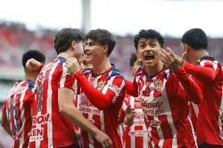 ¡Dominando! Chivas se estrena con victoria ante Pachuca