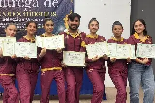 Gimnastas del Club de Oro Veracruz son galardonadas por su buen desempeño 