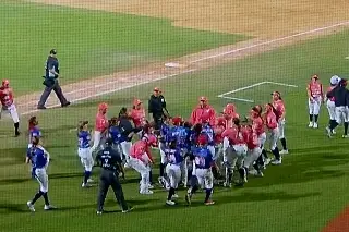 ¡Por andar de peleoneras! Suspenden a coach de El Águila de Veracruz (VIDEO)