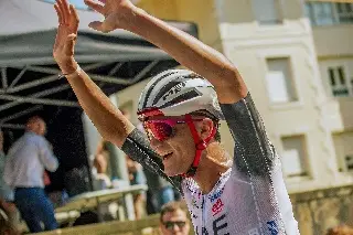 Isaac del Toro desciende posiciones tras una complicada contrarreloj en el UAE Tour