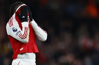 Arsenal pierde una ventaja de dos goles y pone en riesgo el liderato de la Premier