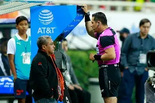 Veracruzano Pérez Durán realiza polémica modificación al VAR en Liga MX