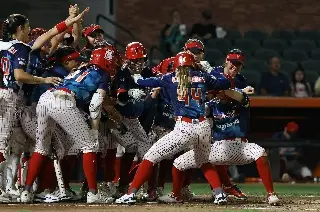 El Águila de Veracruz vuela alto y tumba a Naranjeros en la Liga Mexicana de Softbol