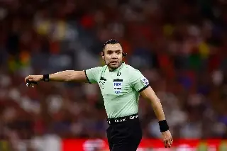 Denuncian amenaza de muerte al árbitro 'Gato' Ortiz tras dirigir el Clásico Tapatío