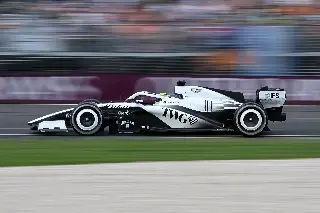 'Checo' Pérez sufre problemas en su coche que lo dejan en último lugar en GP de China