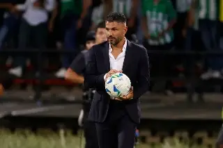 Javier Gandolfi es presentado como nuevo DT de León