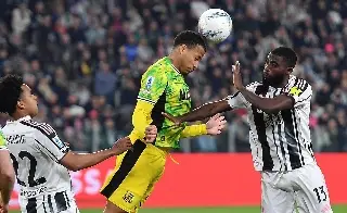 Juventus falla un penal, empata con el Sassuolo y se aleja de la Champions League