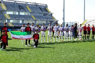 Así protestó la selección de Irán tras ataque a escuela donde fallecieron niñas y niños
